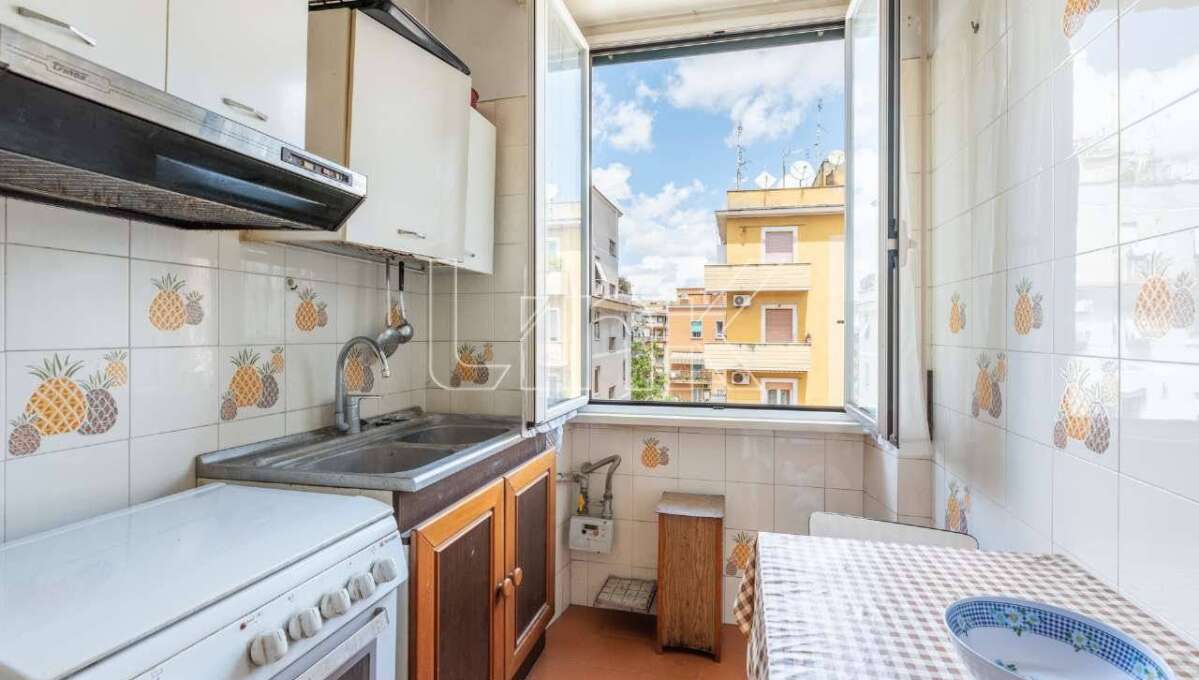 Appartamento in vendita via Pietro Cartoni, Roma