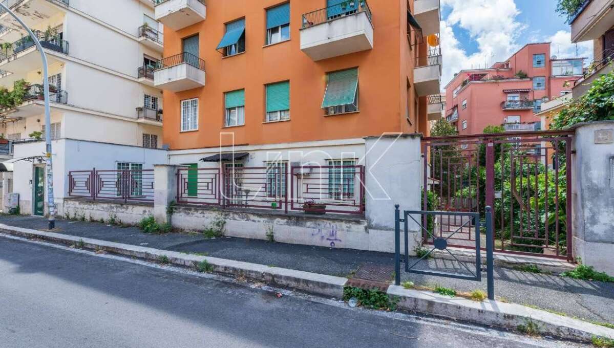 Appartamento in vendita via Pietro Cartoni, Roma