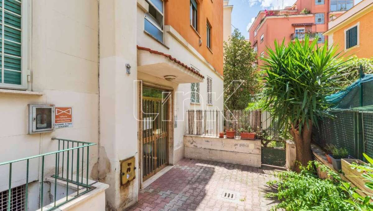 Appartamento in vendita via Pietro Cartoni, Roma