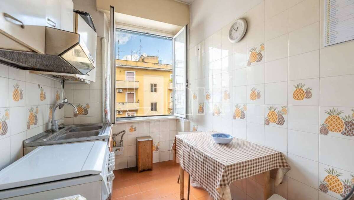 Appartamento in vendita via Pietro Cartoni, Roma