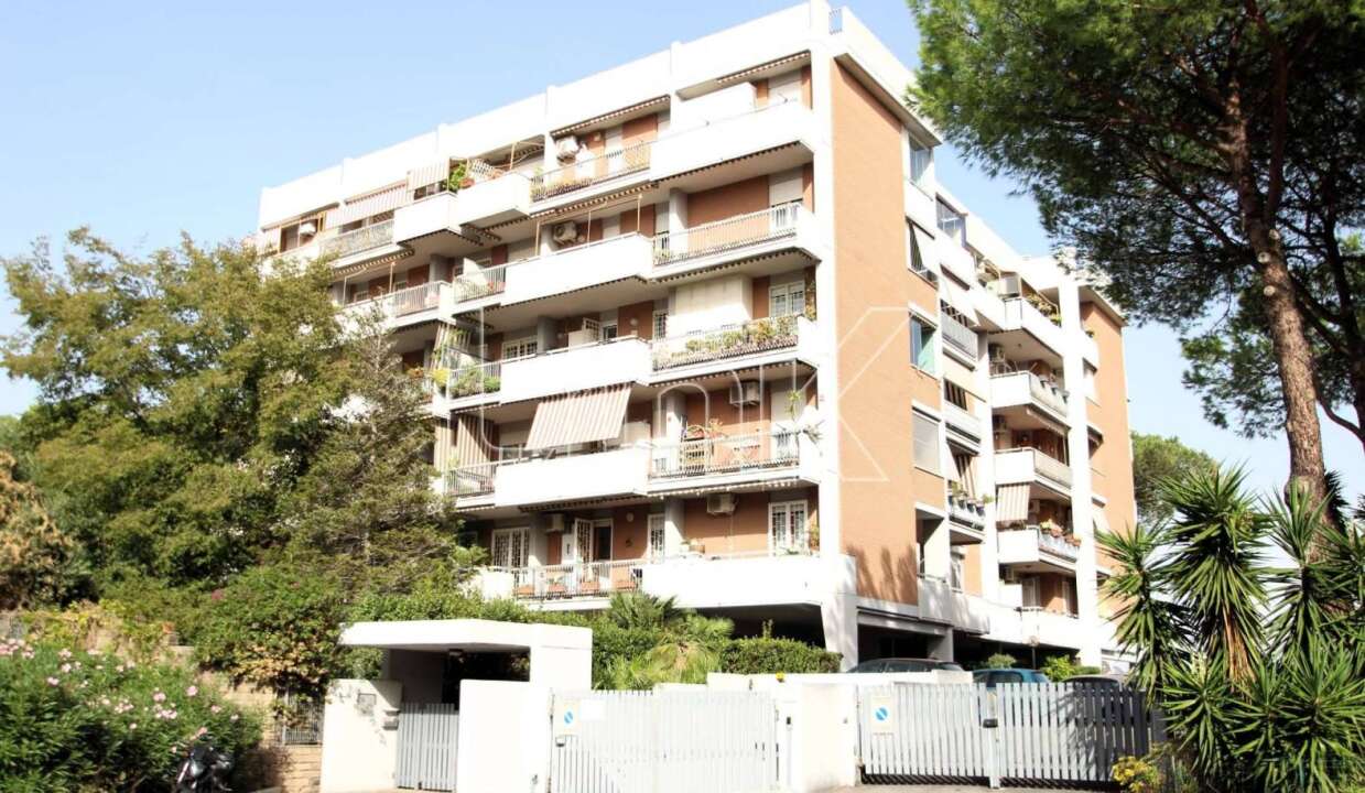 Appartamento in vendita in via Mar della Cina, Roma