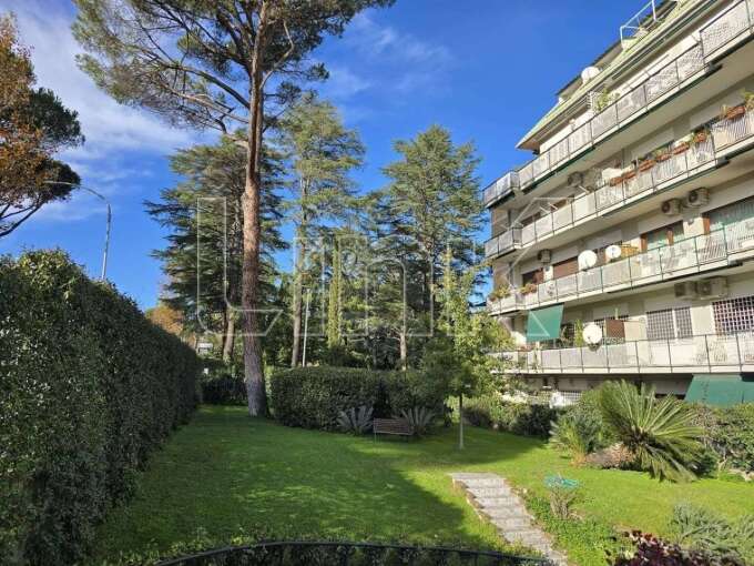 Appartamento in vendita via Cassia, Roma