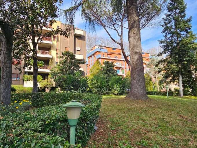 Appartamento in vendita via Manfredi Azzarita