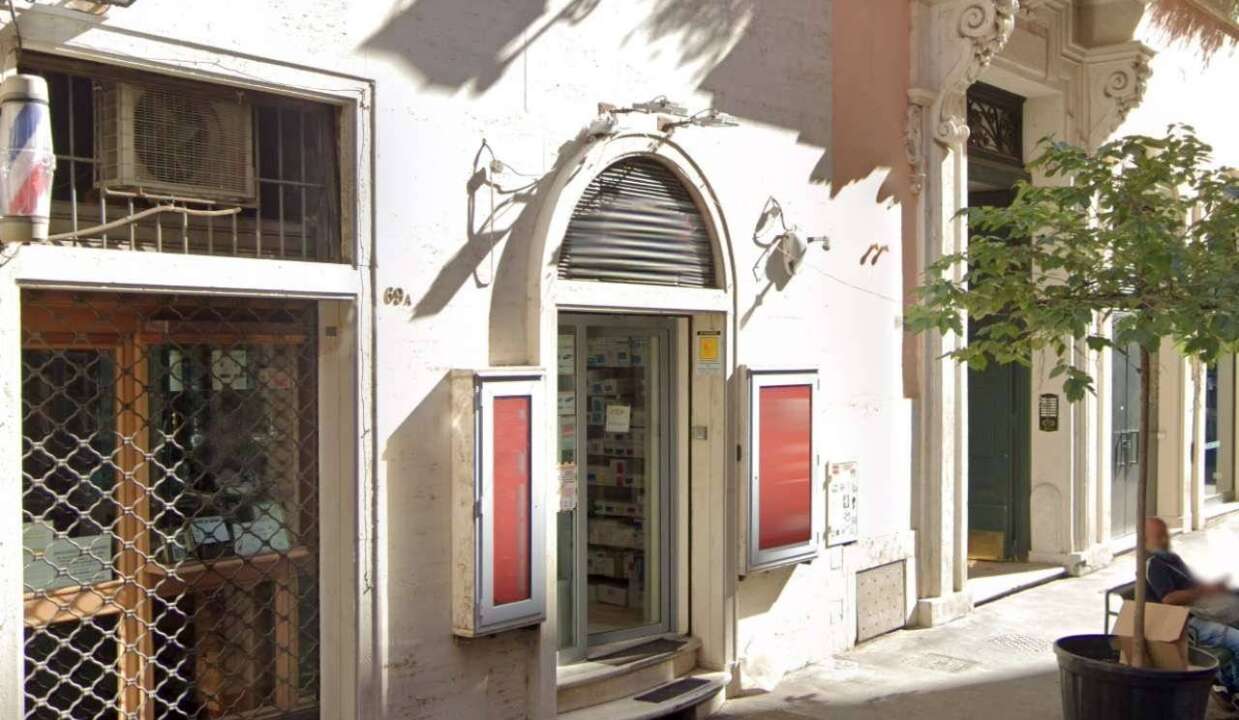Locale commerciale in vendita via della Frezza Roma