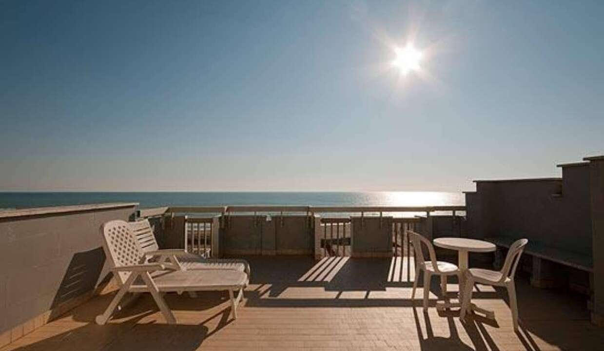 Hotel in vendita via  lungomare Paolo Toscanelli, Lido di Ostia