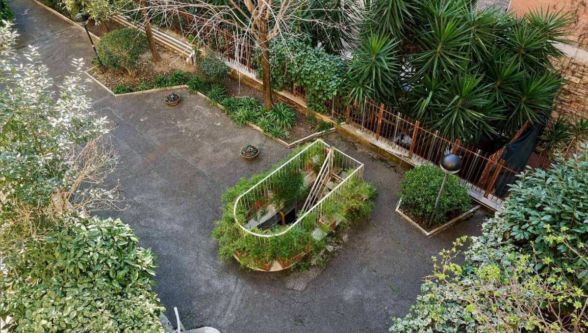 Appartamento in vendita via Anneo Lucano, Roma
