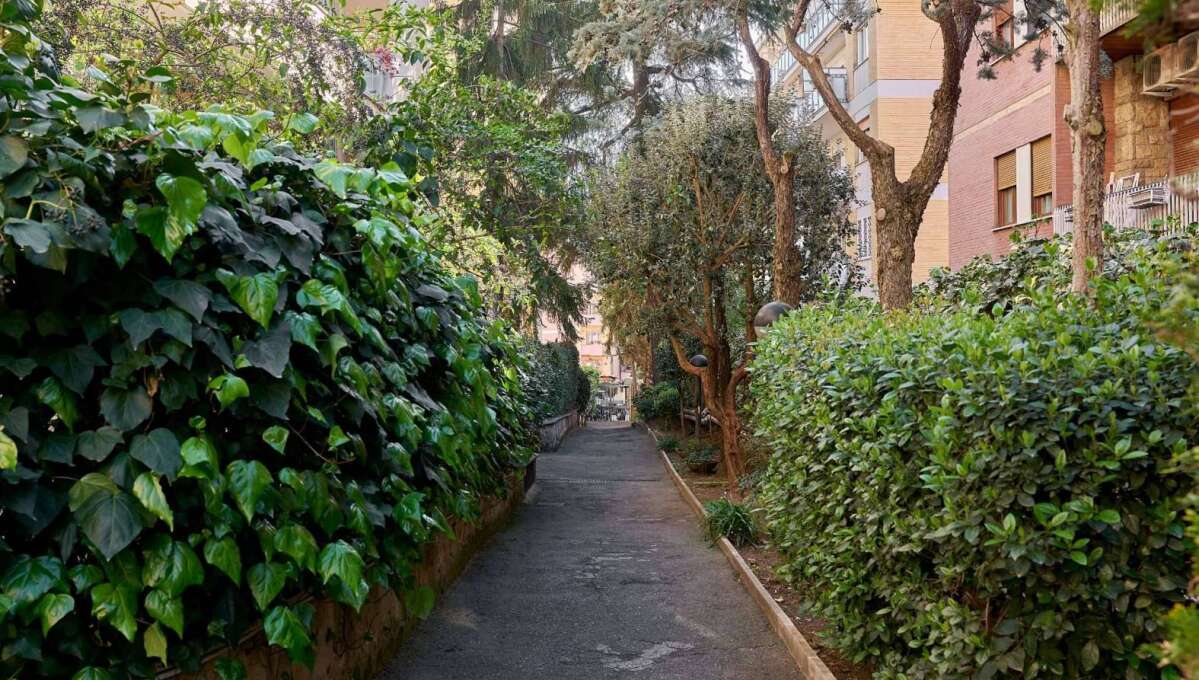 Appartamento in vendita via Anneo Lucano, Roma