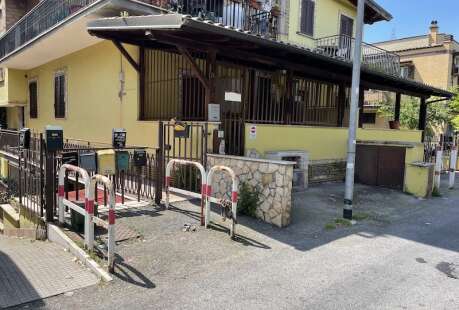 Appartamento in vendita via Valguarnera Caropepe 53, Roma