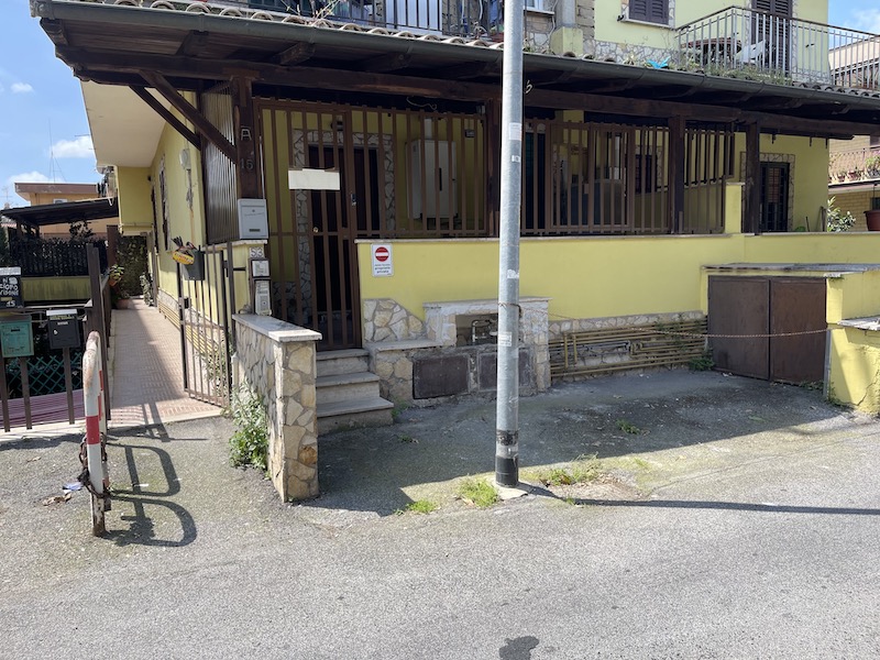 Appartamento in vendita via Valguarnera Caropepe 53, Roma
