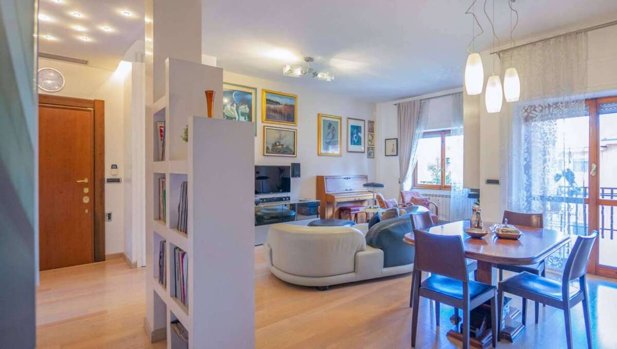 Appartamento in vendita via Beata Vergine del Carmelo 32, Roma