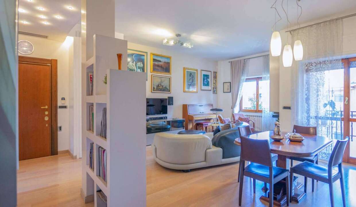Appartamento in vendita via Beata Vergine del Carmelo 32, Roma