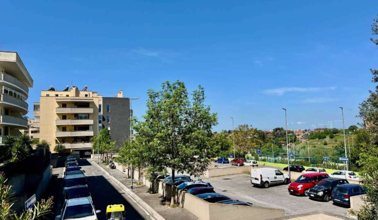 Appartamento in vendita via Alberto Manzi, Roma