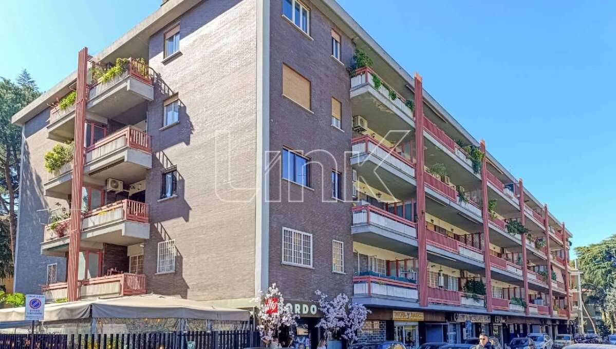 Appartamento in vendita via Ivanoe Bonomi, Roma