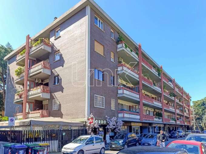 Appartamento in vendita via Ivanoe Bonomi, Roma