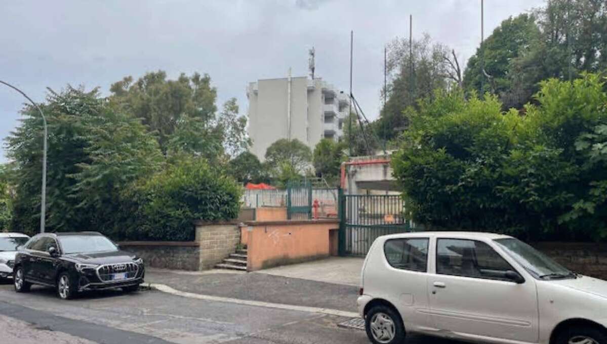 Box auto in vendita via Festo Avieno, Roma