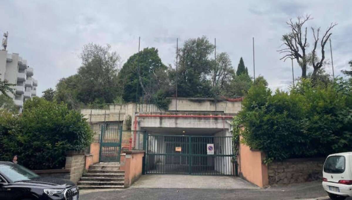 Box auto in vendita via Festo Avieno, Roma