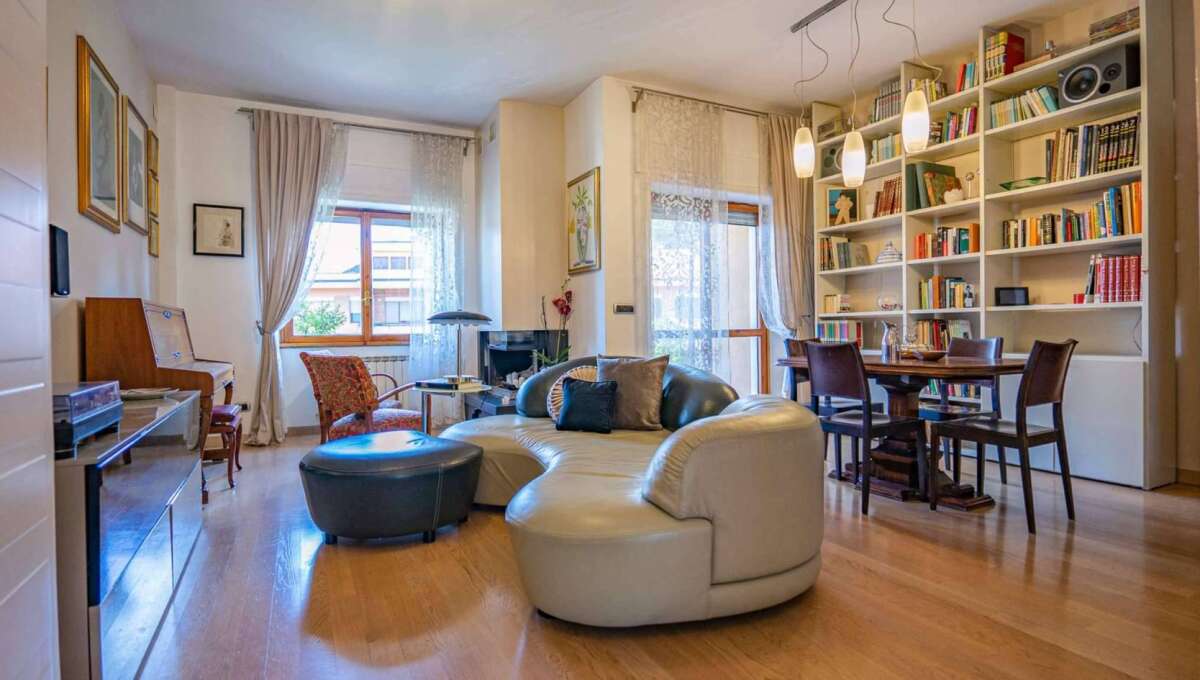 Appartamento in vendita via Beata Vergine del Carmelo 32, Roma