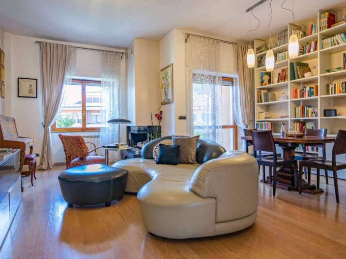 Appartamento in vendita via Beata Vergine del Carmelo 32, Roma