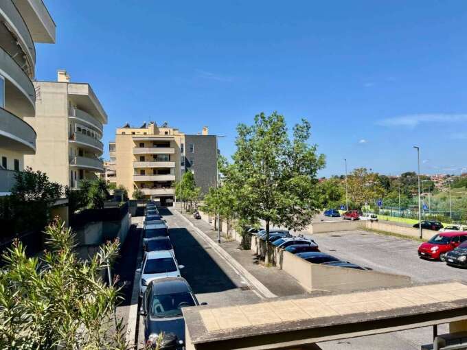 Appartamento in vendita via Alberto Manzi, Roma