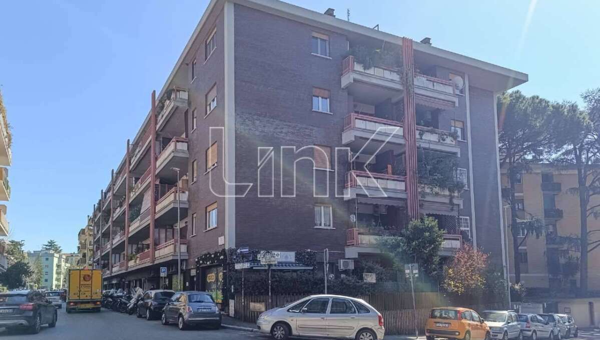 Appartamento in vendita via Ivanoe Bonomi, Roma