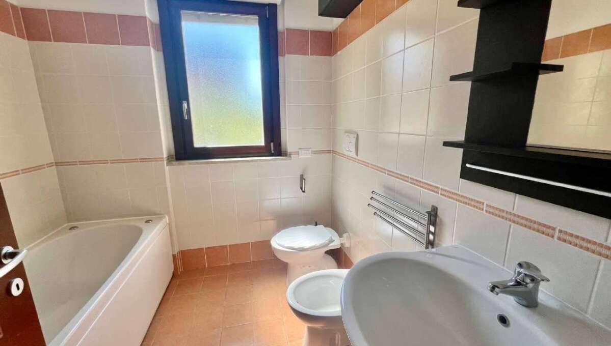 Appartamento in vendita via Alberto Manzi, Roma