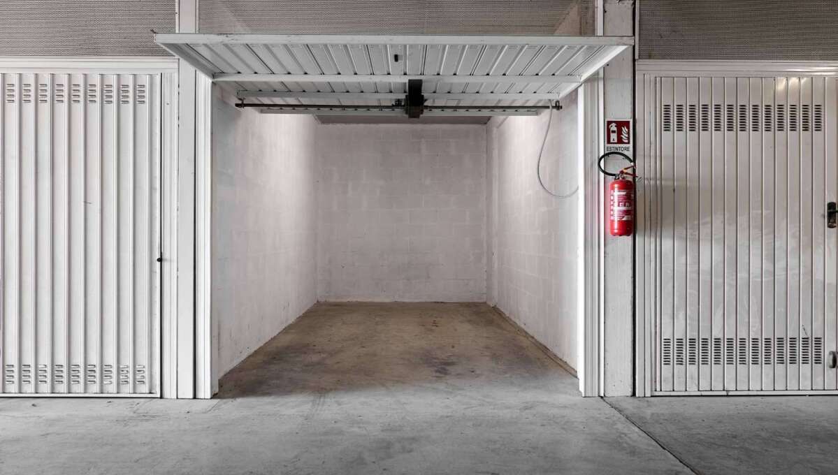 Box auto in vendita via Festo Avieno, Roma