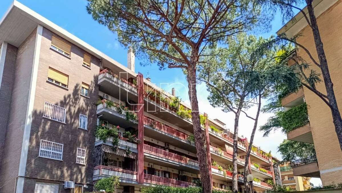 Appartamento in vendita via Ivanoe Bonomi, Roma