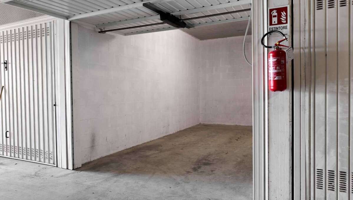 Box auto in vendita via Festo Avieno, Roma