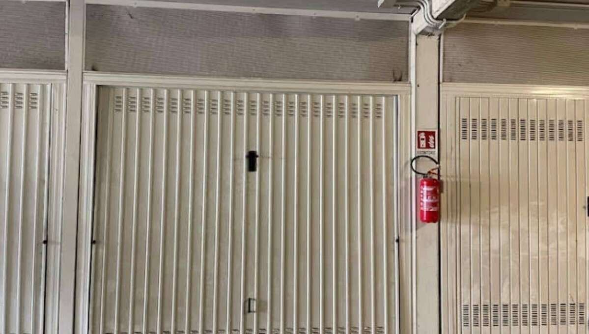 Box auto in vendita via Festo Avieno, Roma