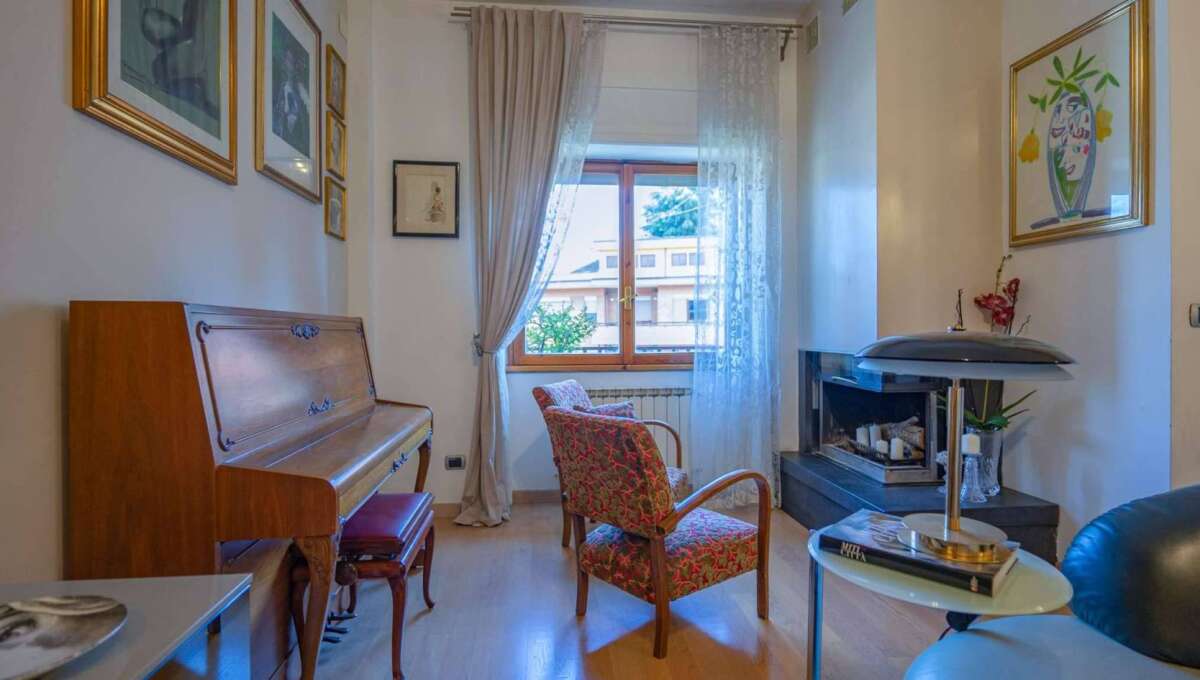 Appartamento in vendita via Beata Vergine del Carmelo 32, Roma
