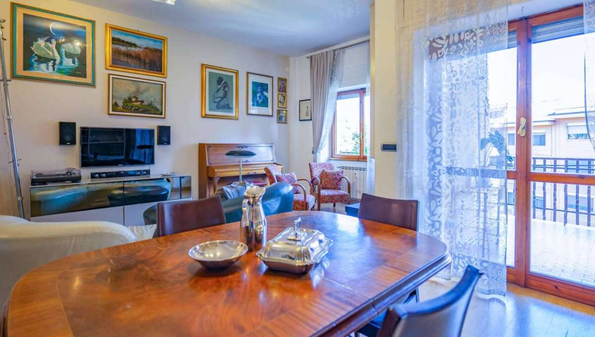 Appartamento in vendita via Beata Vergine del Carmelo 32, Roma
