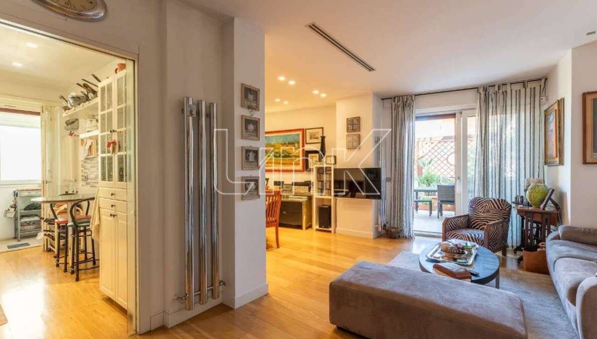 Appartamento in vendita via Ugo de Carolis, Roma