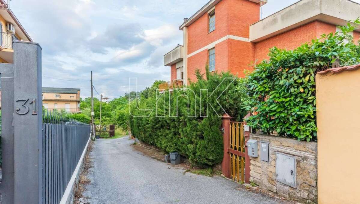 Appartamento in vendita via Staletti, Roma