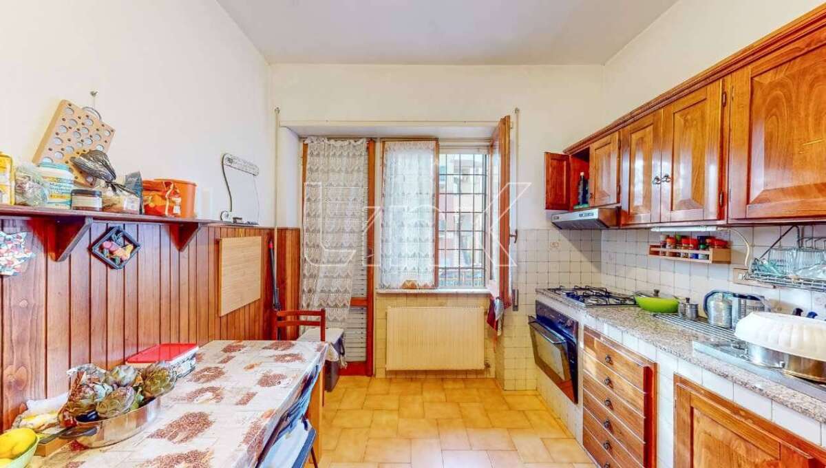 Appartamento in vendita via Staletti, Roma