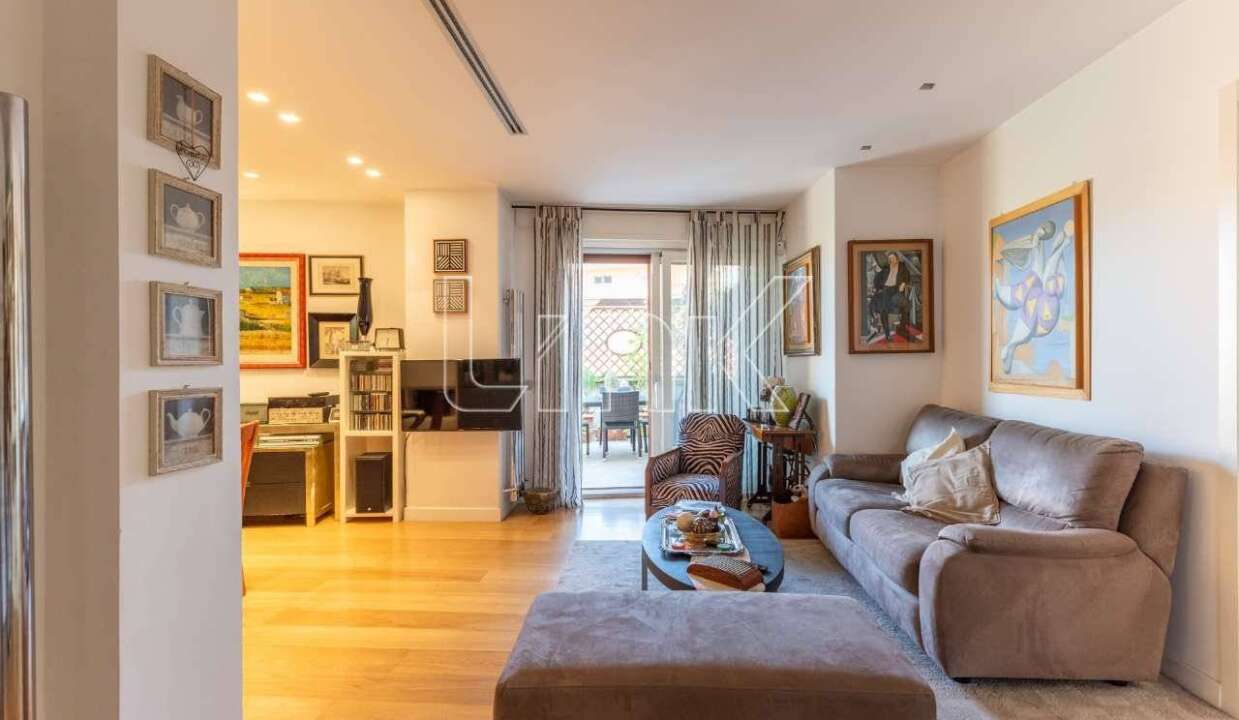 Appartamento in vendita via Ugo de Carolis, Roma