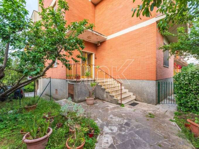 Appartamento in vendita via Staletti, Roma