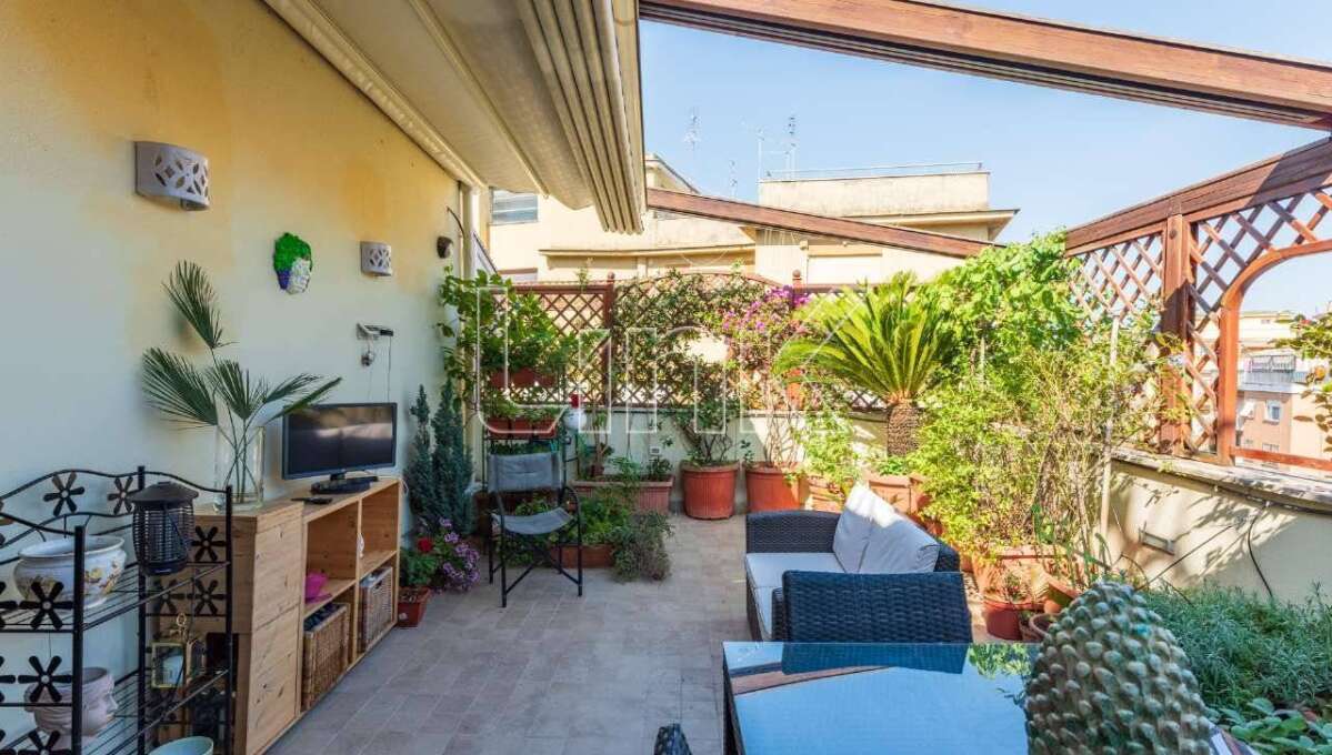 Appartamento in vendita via Ugo de Carolis, Roma