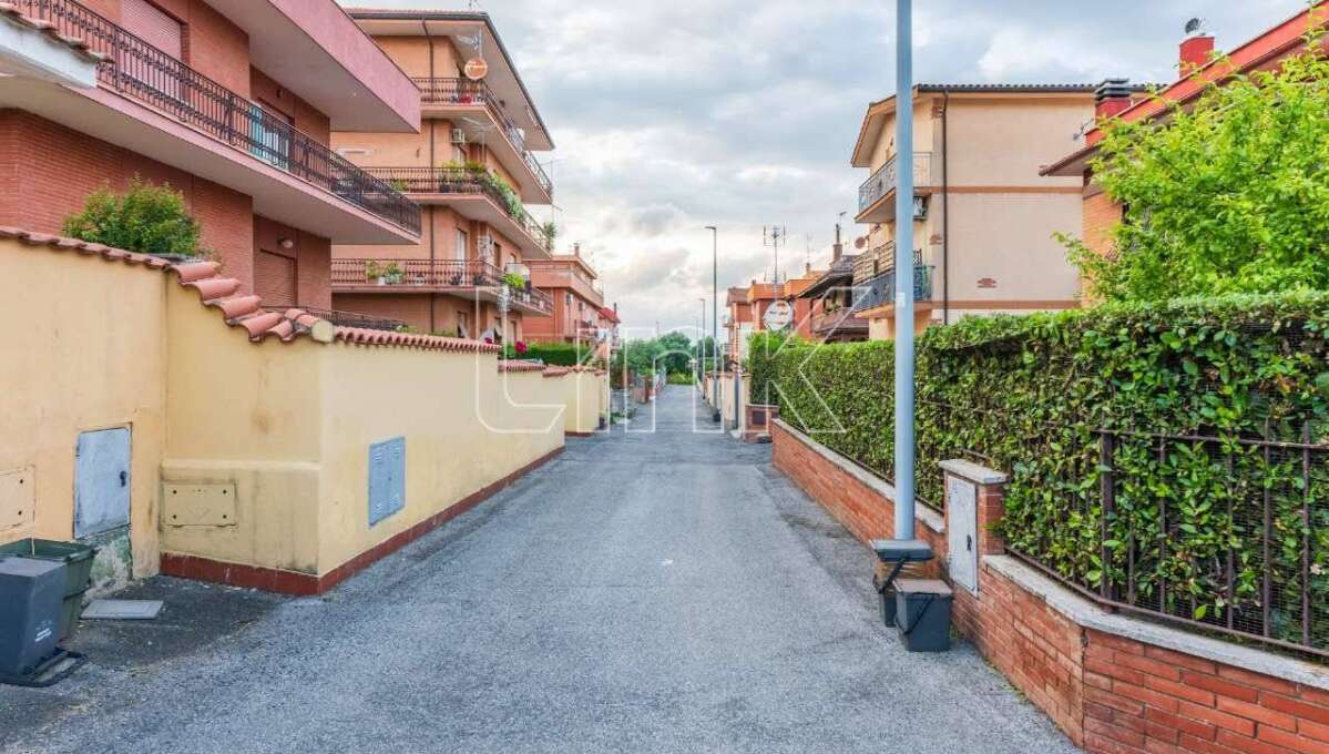 Appartamento in vendita via Staletti, Roma