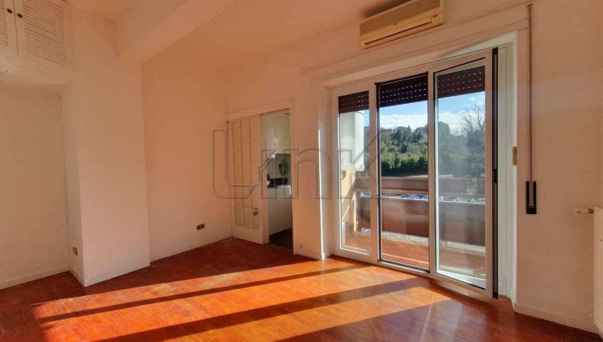 Appartamento in vendita via dei Due Ponti, Roma