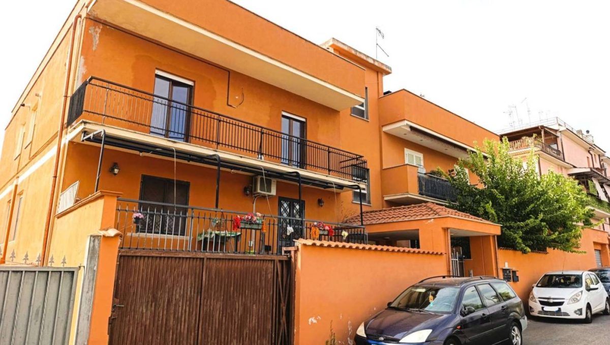 Appartamento in vendita via Gualtieri Sicamino, Roma