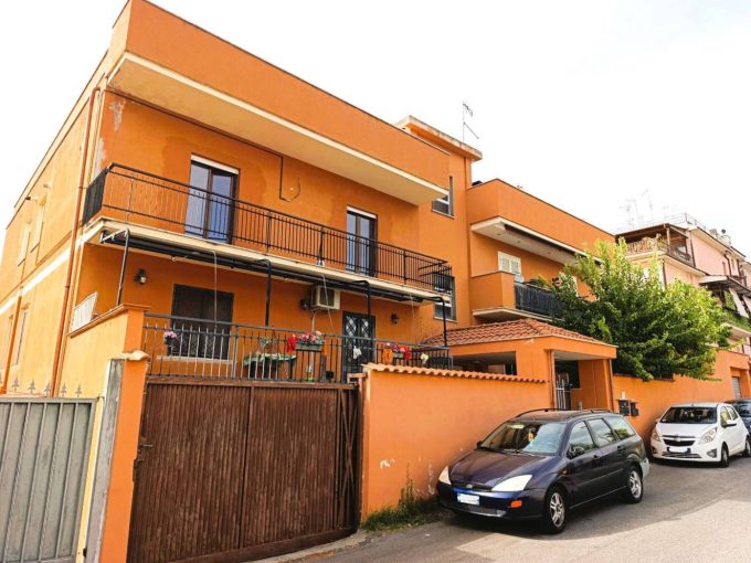 Appartamento in vendita via Gualtieri Sicamino, Roma