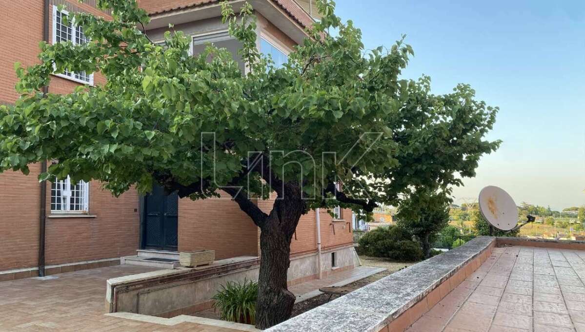 Appartamento in vendita in via Al Sesto Miglio, Roma