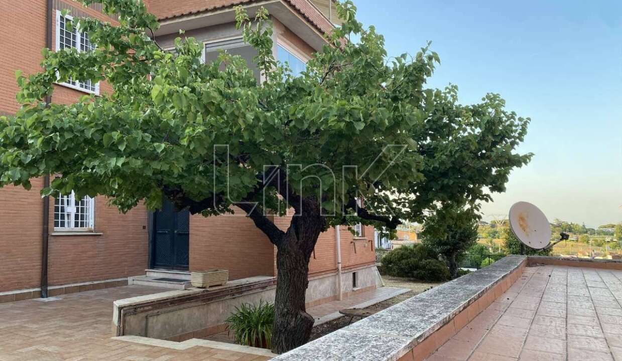 Appartamento in vendita in via al Sesto Miglio, Roma