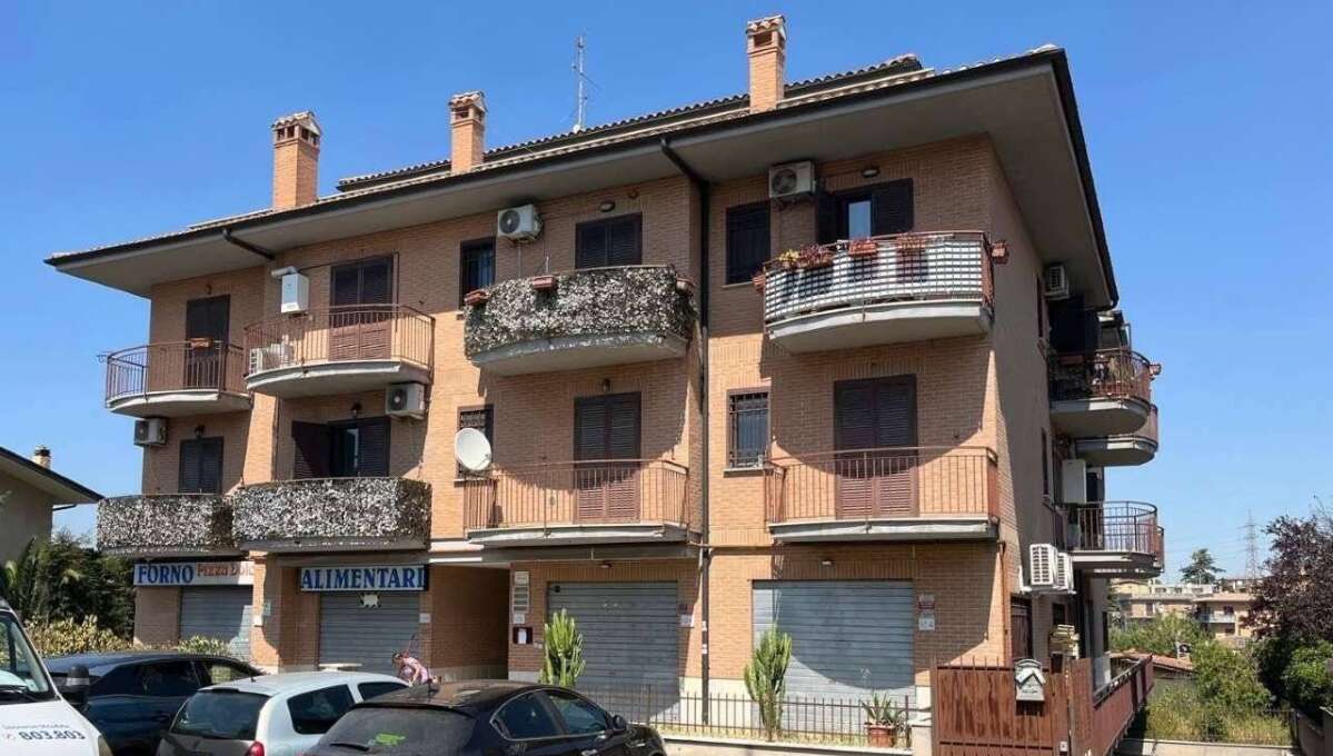 Appartamento in vendita in via Ortucchio, Roma