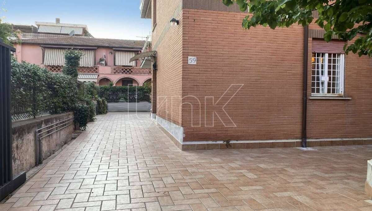 Appartamento in vendita in via Al Sesto Miglio, Roma