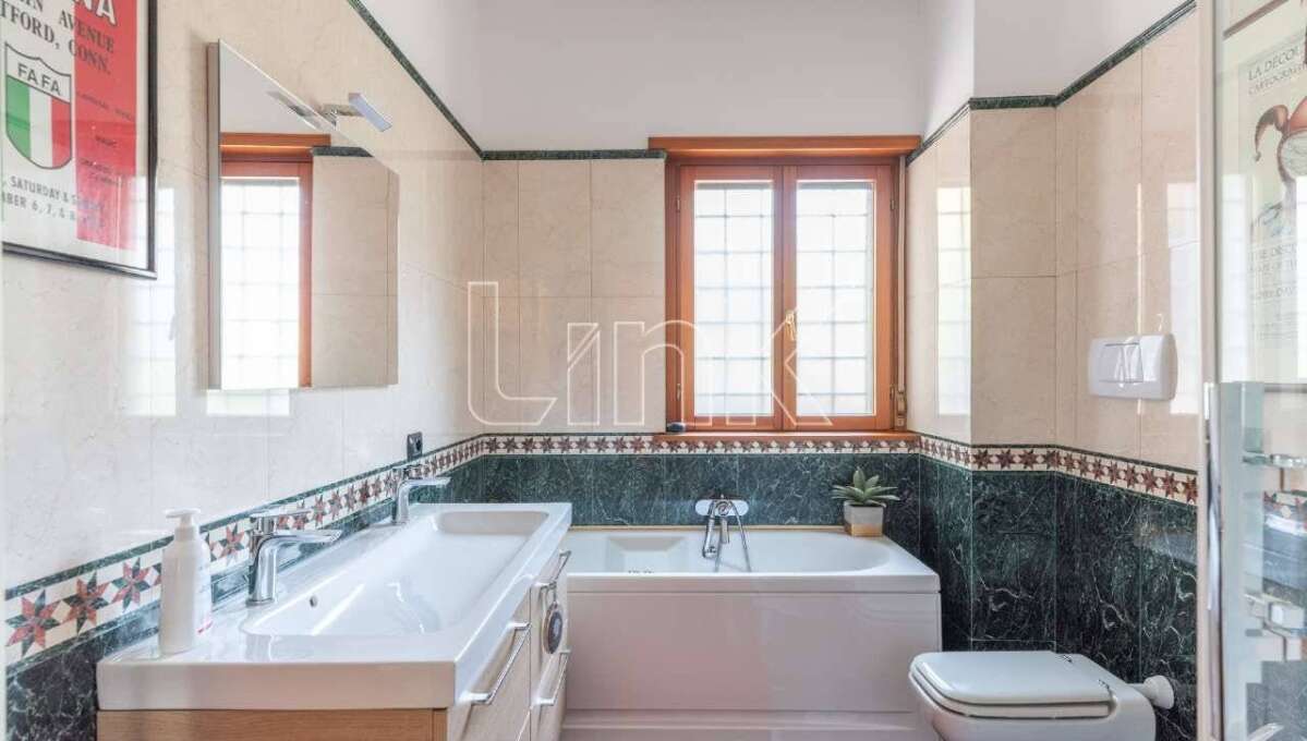 Appartamento in vendita via della Mendola, Roma