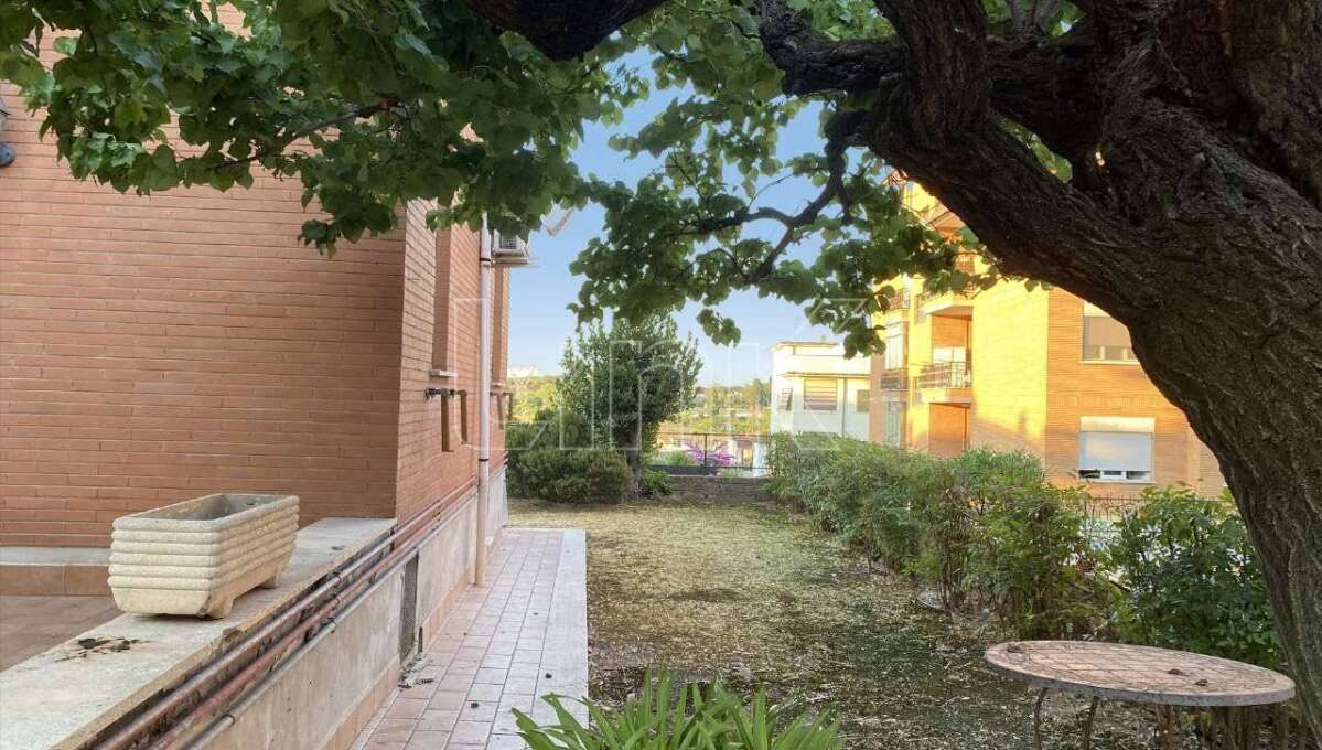Appartamento in vendita in via Al Sesto Miglio, Roma