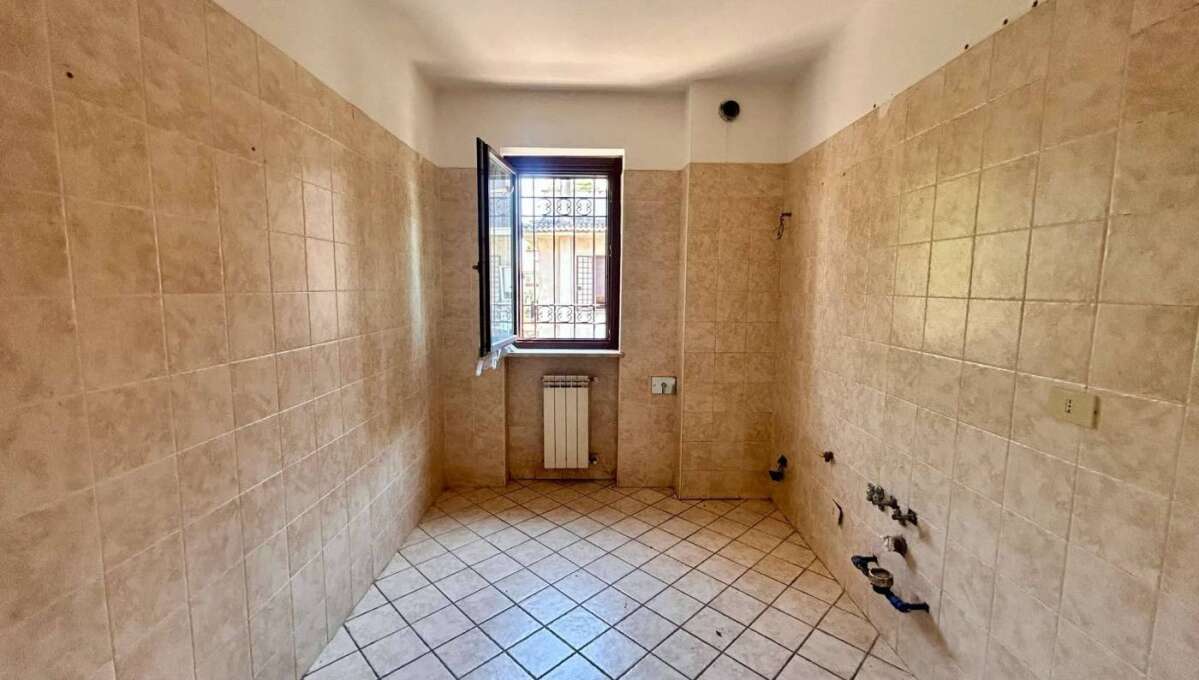 Appartamento in vendita in via Ortucchio, Roma