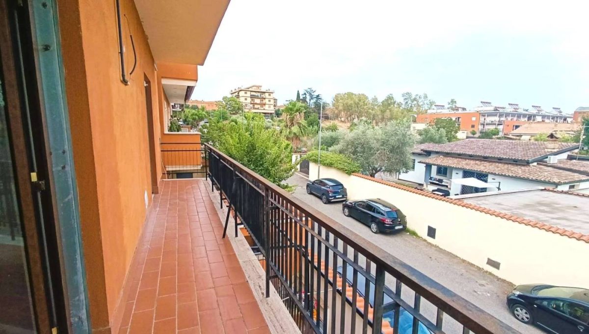 Appartamento in vendita via Gualtieri Sicamino, Roma
