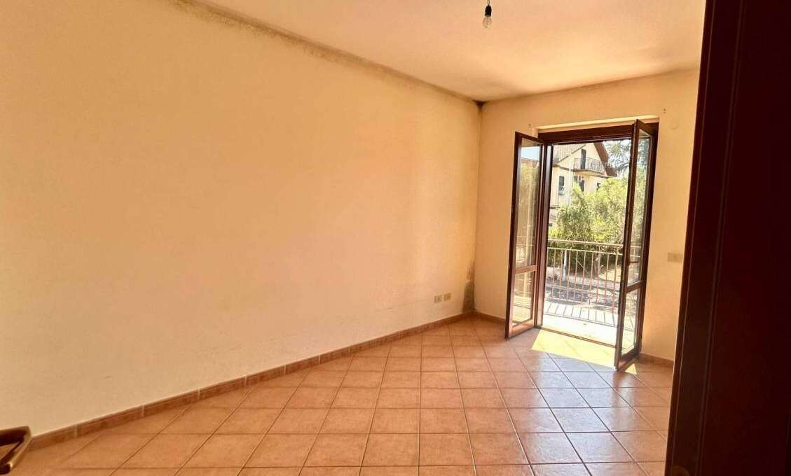 Appartamento in vendita in via Ortucchio, Roma